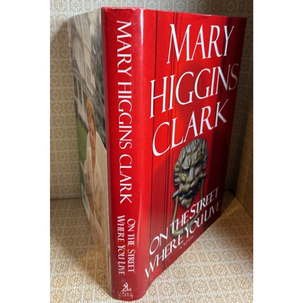 Mary Higgins Clark On The Street Where You Live HC/DJ SIGNED 1st Edition 2001